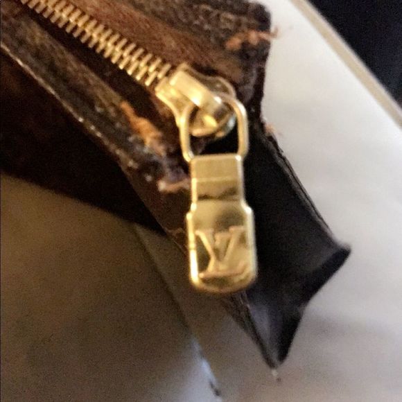 Authentic Vintage Louis Vuitton Toiletry 26 - Picture 7 of 8